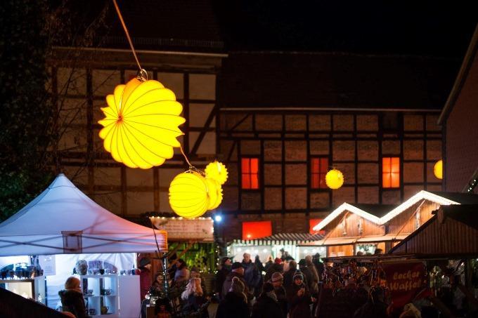 Der wetterfeste und robuste Lampion Barlooon beim Hotel Theophano in Quedlinburg. Der wetterfeste und robuste Lampion Barlooon beim Hotel Theophano in Quedlinburg.