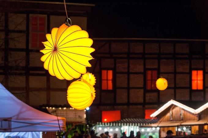 Der wetterfeste und robuste Lampion Barlooon beim Advent in den Höfen in Quedlinburg Weihnachtsbeleuchtung. Der wetterfeste und robuste Lampion Barlooon beim Advent in den Höfen in Quedlinburg Weihnachtsbeleuchtung.