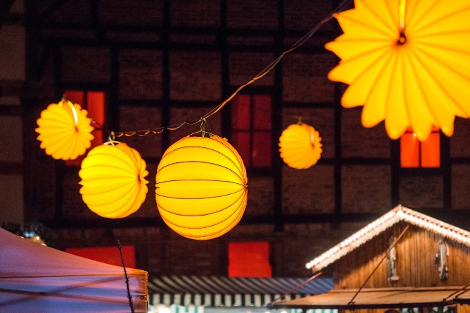 Der wetterfeste und robuste Lampion Barlooon beim Advent in den Höfen in Quedlinburg als Beleuchtung. Der wetterfeste und robuste Lampion Barlooon beim Advent in den Höfen in Quedlinburg als Beleuchtung.