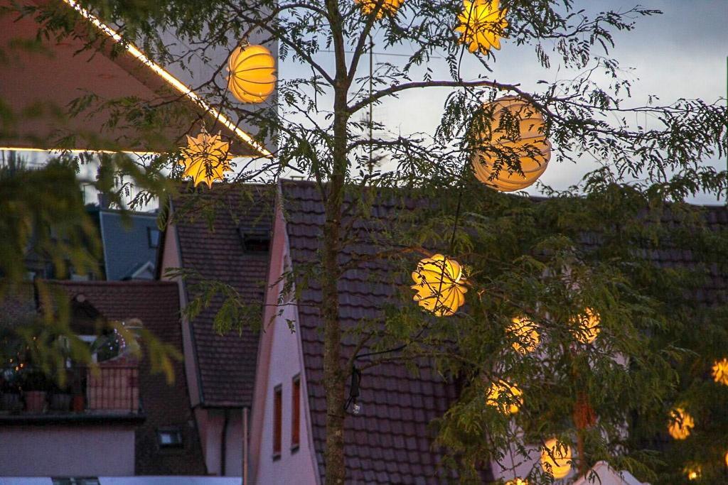 Der wetterfeste und robuste Lampion Barlooon beim Lago-Center in Konstanz. Der wetterfeste und robuste Lampion Barlooon beim Lago-Center in Konstanz.