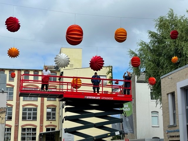 Barlooon wetterfester Lampion Gessner Jacobi VW Nutzfahrzeuge 30453 Hannover Bauweg 15 Lichtinstallation Drahtseil Barlooon wetterfester Lampion Gessner Jacobi VW Nutzfahrzeuge 30453 Hannover Bauweg 15 Lichtinstallation Drahtseil