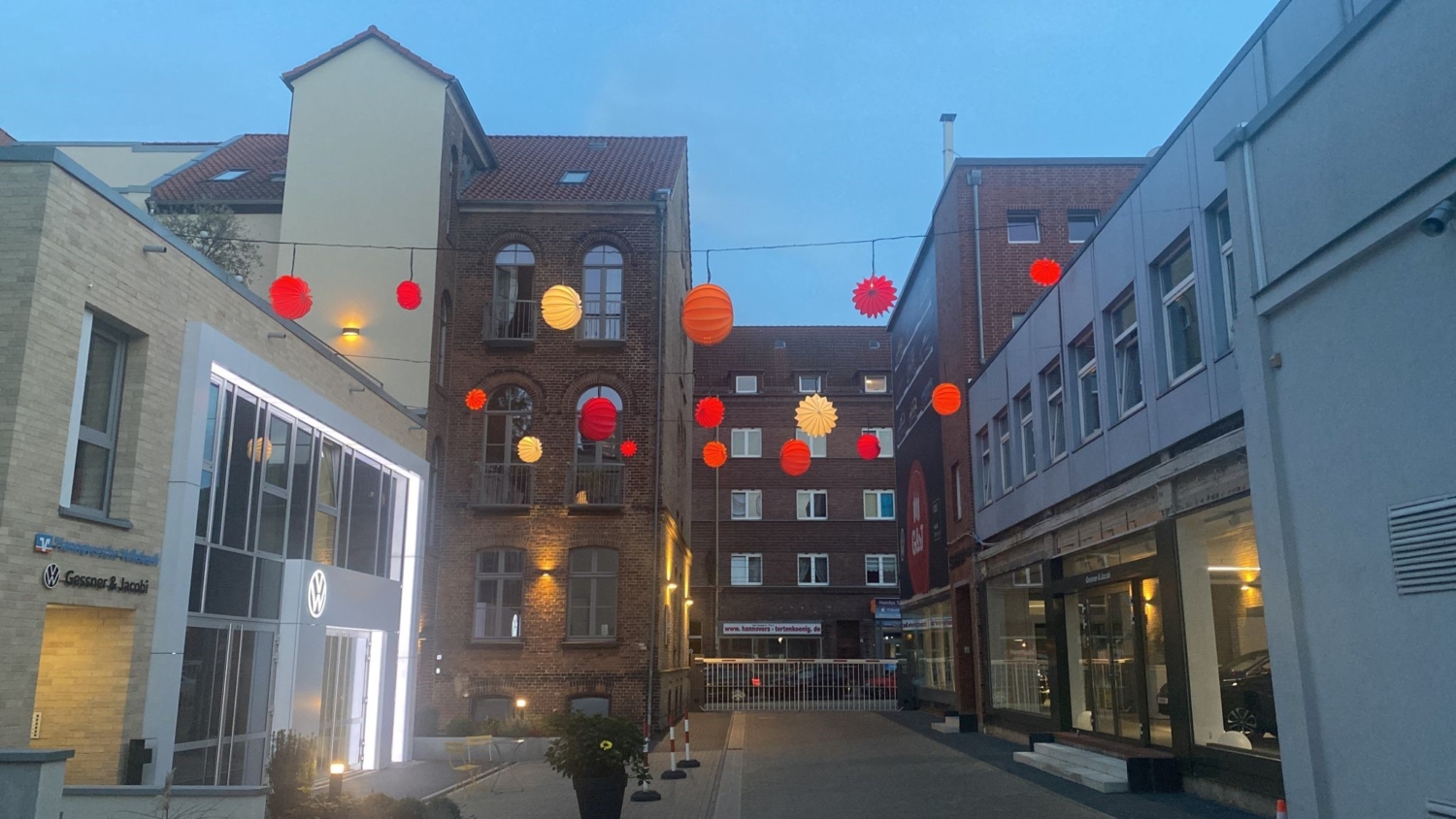 Barlooon wetterfester Lampion Gessner Jacobi VW Nutzfahrzeuge 30453 Hannover Bauweg 15 Barlooon wetterfester Lampion Gessner Jacobi VW Nutzfahrzeuge 30453 Hannover Bauweg 15